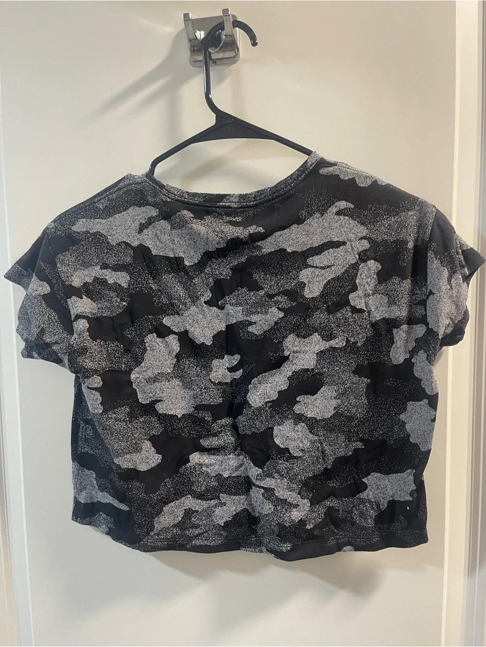 lululemon athletica Black & Gray Camo Crop Top No Size Tags 4/6